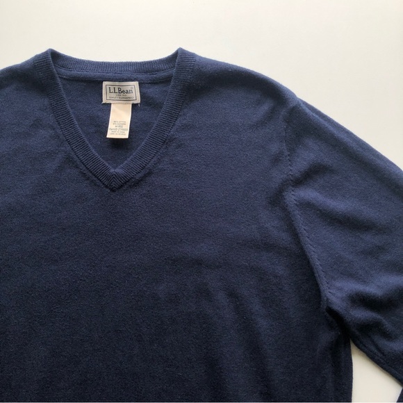 L.L. Bean Men’s Navy Blue Cotton Cashmere V-Neck Knit Sweater M Medium - Picture 4 of 12